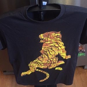 NWT Animal Planet  Graphic T Shirt Size S 🐯 Tiger
